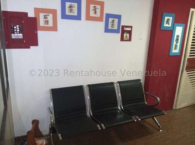 Venta de oficina C.C. Lomas del Este #25-3106