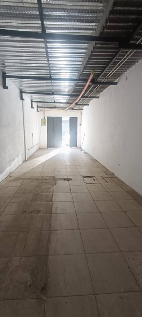 Alquilo local con deposito en Guatire ,60 metros