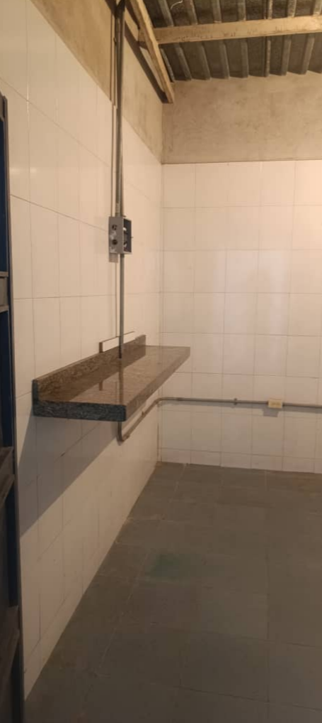 Alquilo local con deposito en Guatire ,60 metros