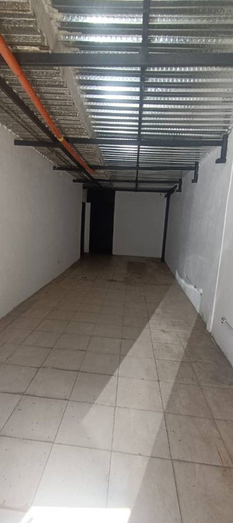 Alquilo local con deposito en Guatire ,60 metros