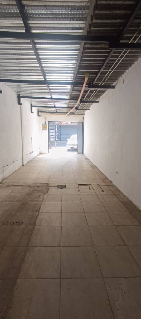 Alquilo local con deposito en Guatire ,60 metros