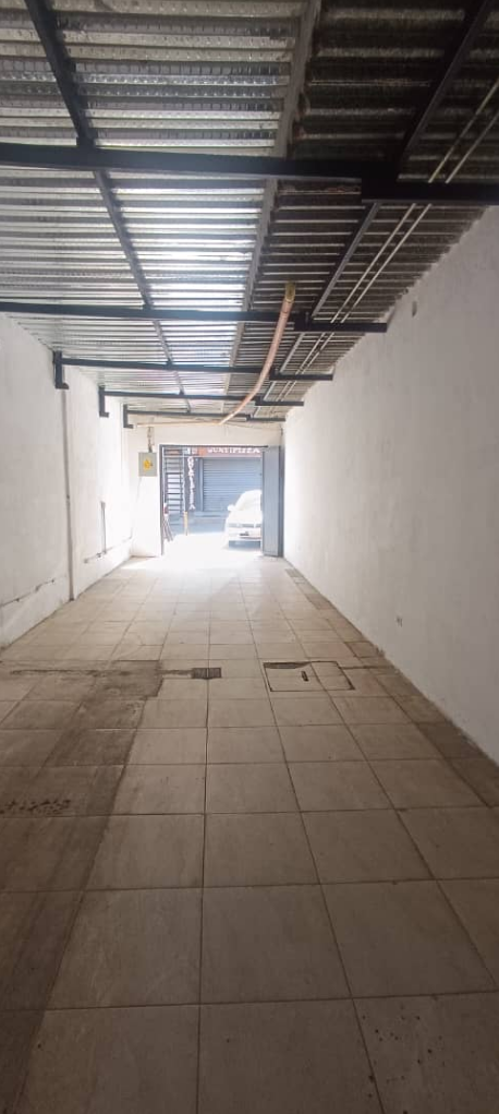 Alquilo local con deposito en Guatire ,60 metros