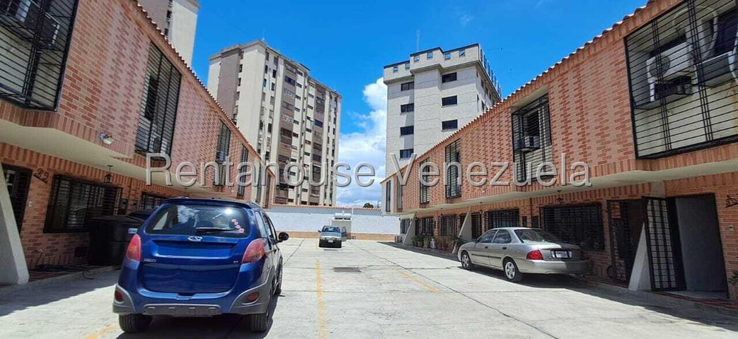 Venta de Townhouse Las Quintas. Naguanagua #27-620