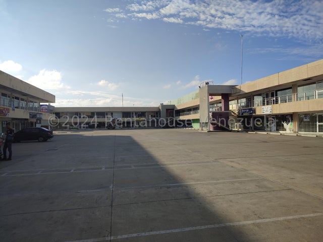 Venta  de local C.C. Paraparal Plaza, Los Guayos #25-5921 