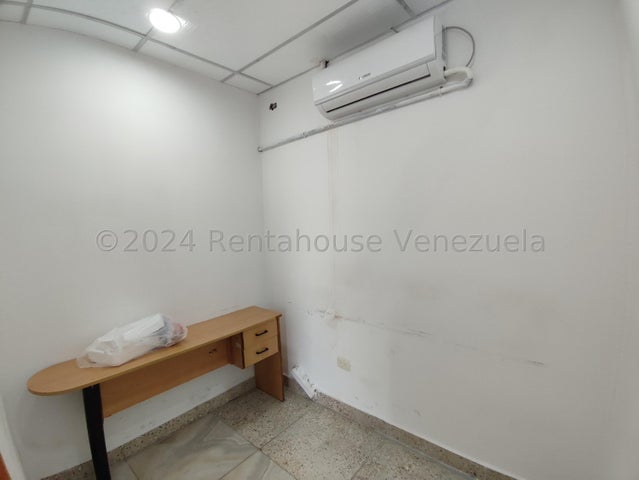 Venta  de local C.C. Paraparal Plaza, Los Guayos #25-5921 
