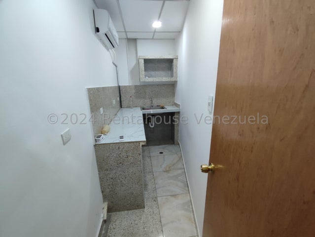 Venta  de local C.C. Paraparal Plaza, Los Guayos #25-5921 