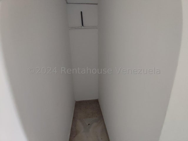Venta  de local C.C. Paraparal Plaza, Los Guayos #25-5921 