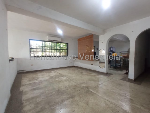 Venta de casa Urb. La Castellana  #26-8327