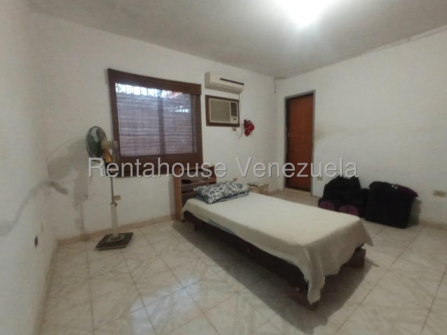 Venta de casa Urb. La Castellana  #26-8327