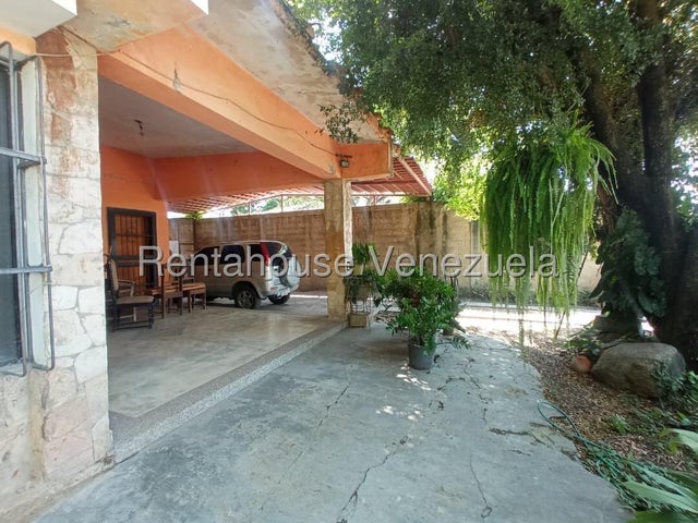 Venta de casa Urb. La Castellana  #26-8327
