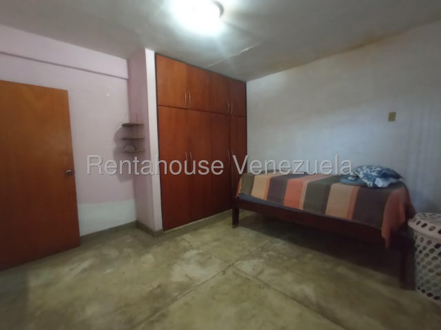 Venta de casa Urb. La Castellana  #26-8327