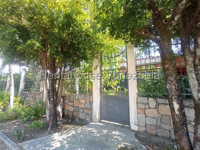 Venta de casa Urb. La Castellana  #26-8327