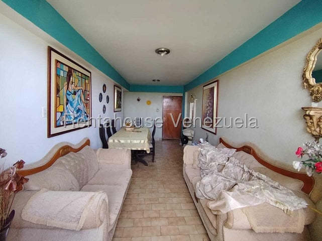 Venta de apto Res. GC. Flor Amarillo #26-20942
