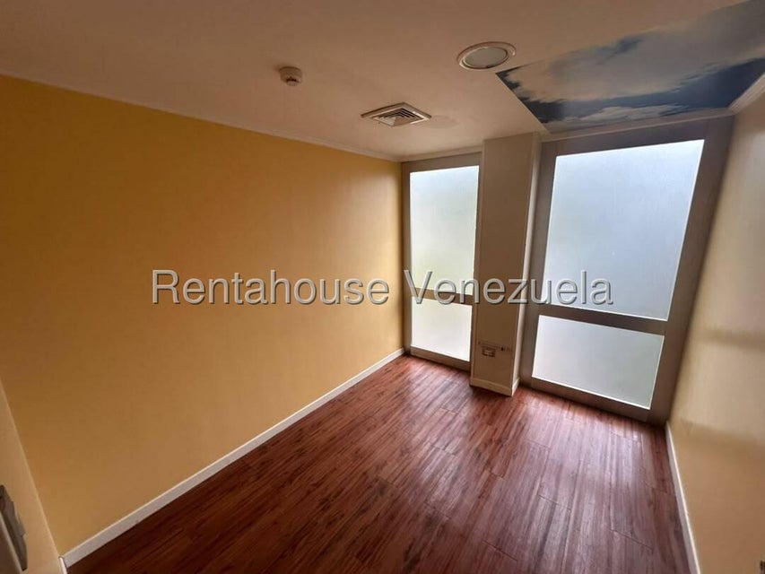 Local comercial en venta en la Viña 164 M2 planta eléctrica 100% Valencia Carabobo 