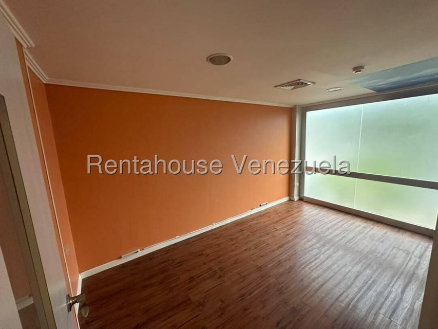 Local comercial en venta en la Viña 164 M2 planta eléctrica 100% Valencia Carabobo 
