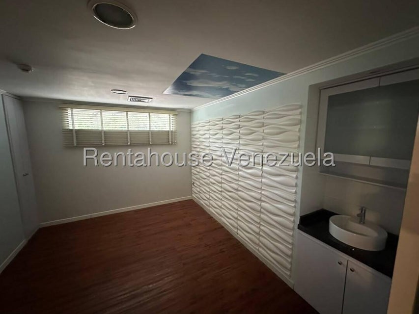 Local comercial en venta en la Viña 164 M2 planta eléctrica 100% Valencia Carabobo 