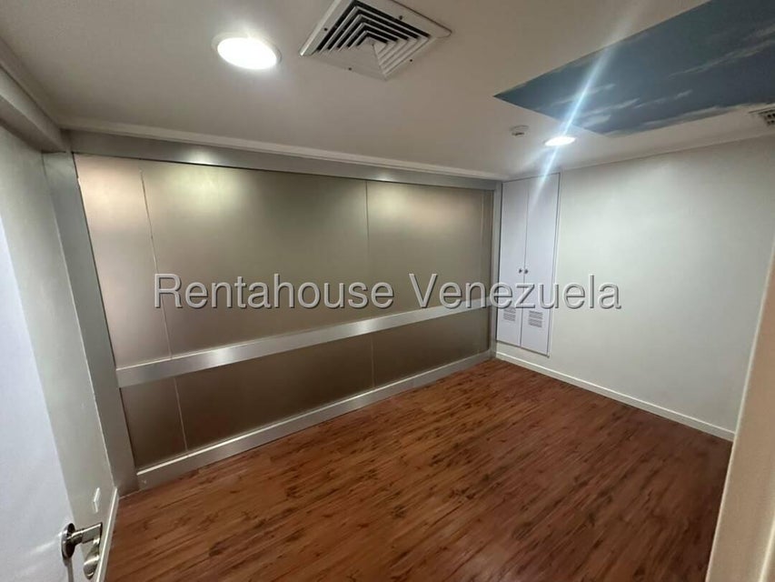 Local comercial en venta en la Viña 164 M2 planta eléctrica 100% Valencia Carabobo 