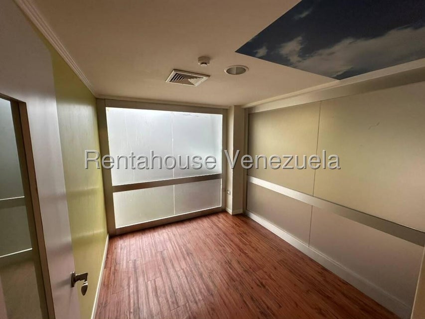 Local comercial en venta en la Viña 164 M2 planta eléctrica 100% Valencia Carabobo 
