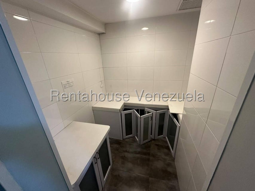 Local comercial en venta en la Viña 164 M2 planta eléctrica 100% Valencia Carabobo 