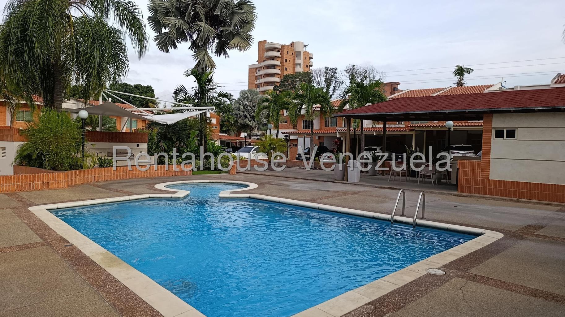 Townhouse en venta en Trigal Norte planta 100% pozo piscina 