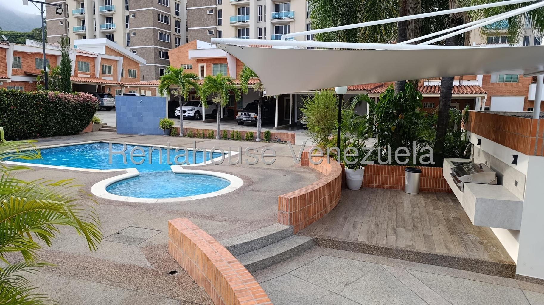 Townhouse en venta en Trigal Norte planta 100% pozo piscina 
