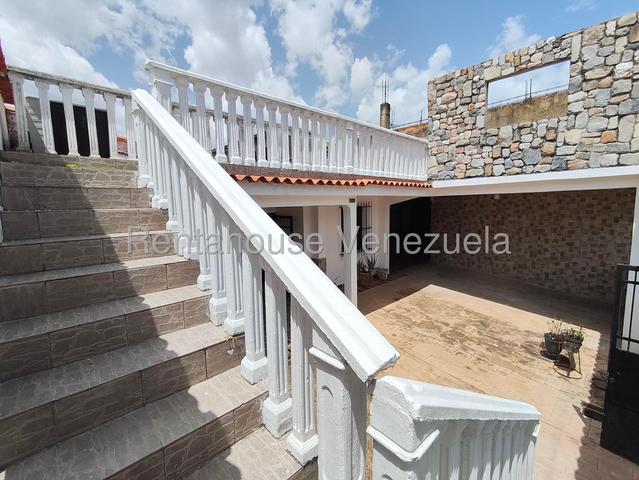YL Vende Casa Quinta en Los Caobos #27-2079