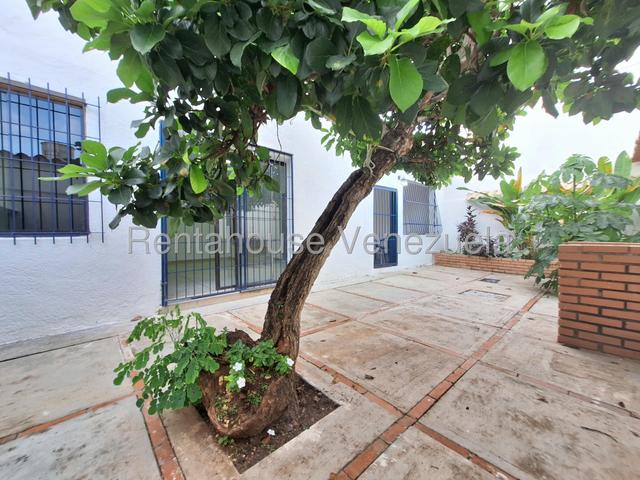YL Venta de Casa tetra Familiar el Parral #27-1421