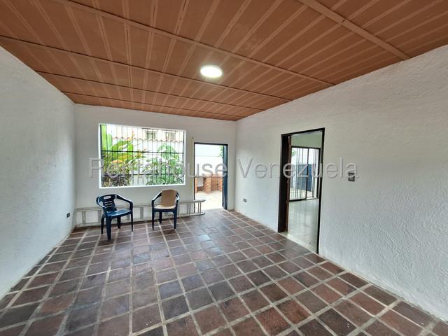YL Venta de Casa tetra Familiar el Parral #27-1421