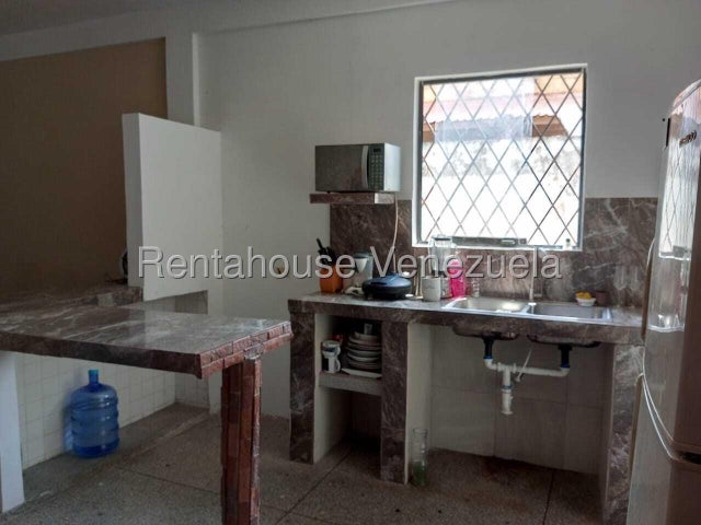 Venta de casa Sector Las Acacias, Naguanagua #26-7393