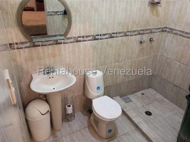 Venta de casa Sector Las Acacias, Naguanagua #26-7393