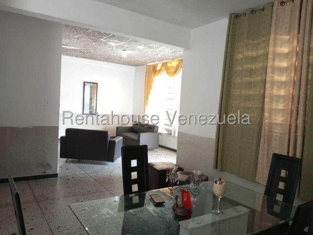 Venta de casa Sector Las Acacias, Naguanagua #26-7393