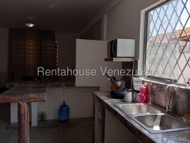 Venta de casa Sector Las Acacias, Naguanagua #26-7393