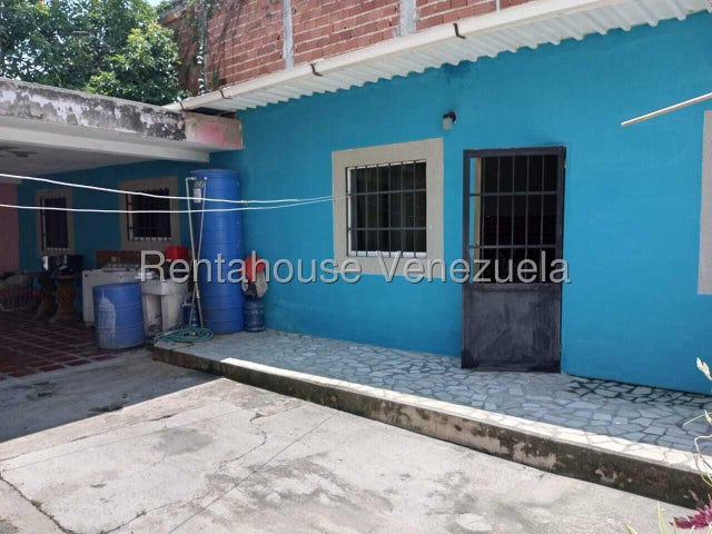 Venta de casa Sector Las Acacias, Naguanagua #26-7393