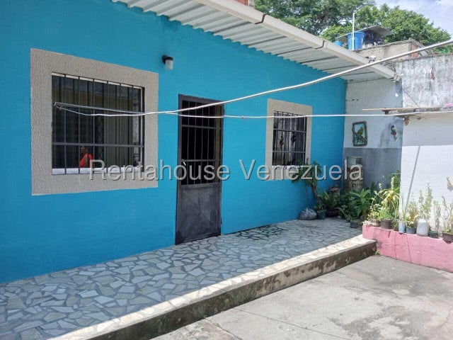 Venta de casa Sector Las Acacias, Naguanagua #26-7393