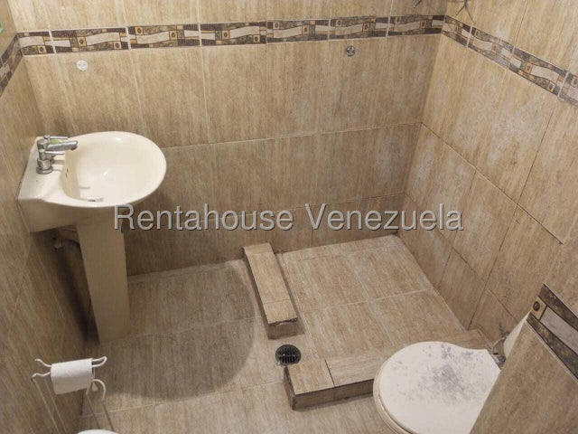 Venta de casa Sector Las Acacias, Naguanagua #26-7393