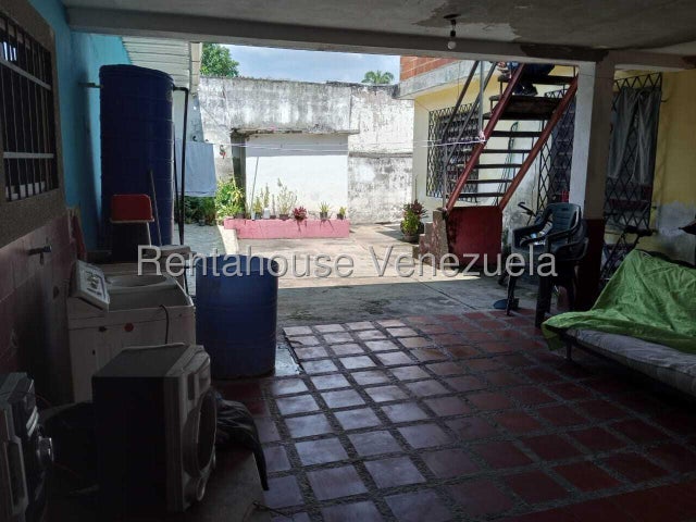 Venta de casa Sector Las Acacias, Naguanagua #26-7393