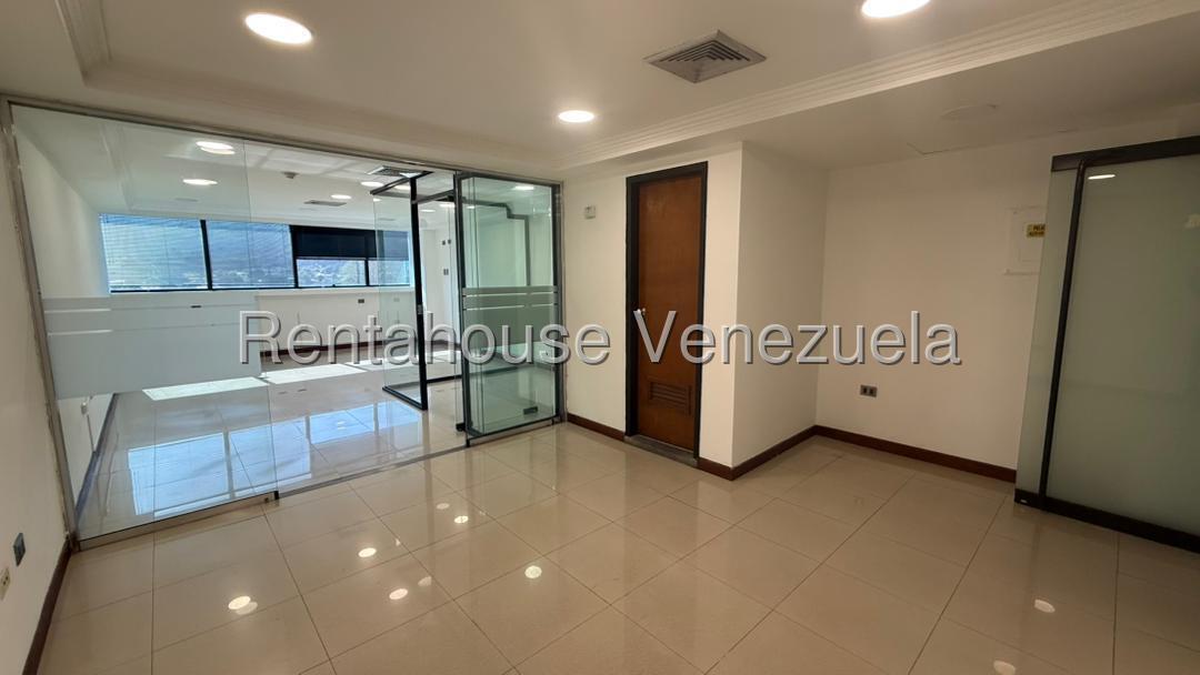Oficina en alquiler en la viña Valencia 54 M2 Carabobo