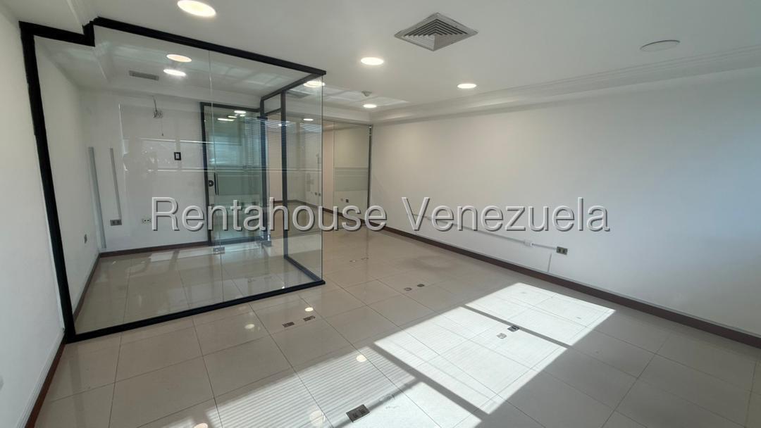 Oficina en alquiler en la viña Valencia 54 M2 Carabobo