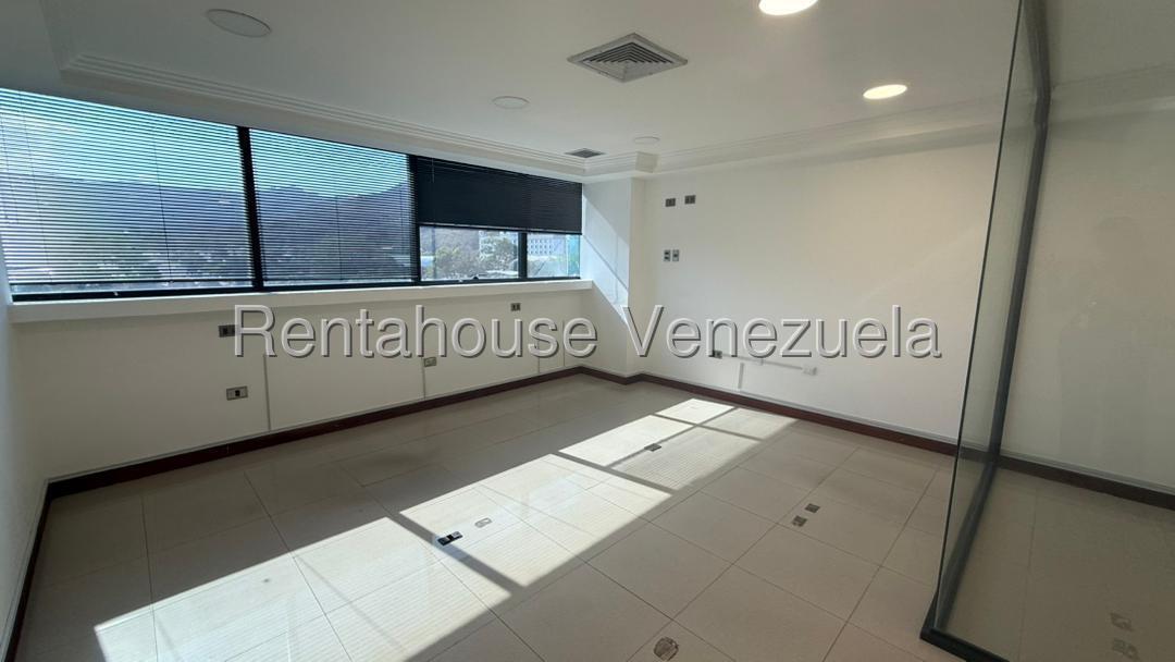 Oficina en alquiler en la viña Valencia 54 M2 Carabobo