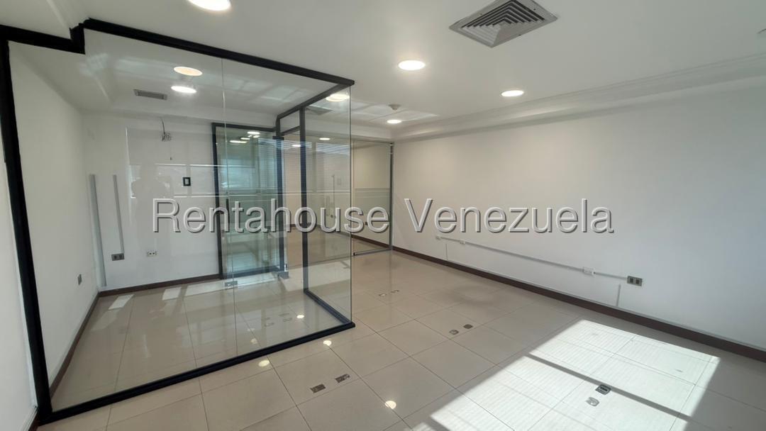 Oficina en alquiler en la viña Valencia 54 M2 Carabobo
