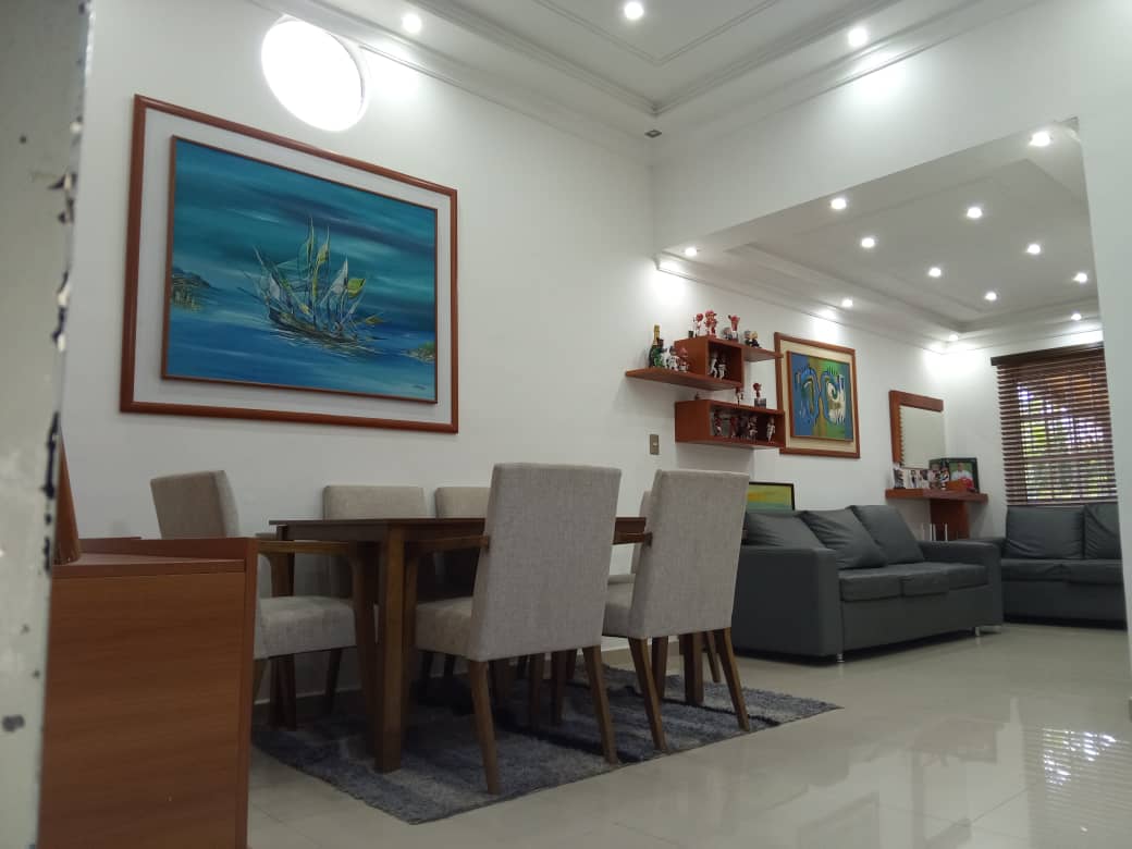 EN VENTA CASA EN URB. VALLE DE ORO