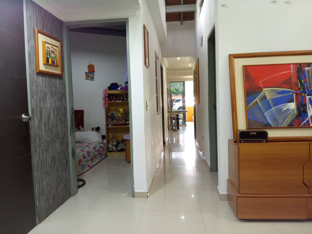 EN VENTA CASA EN URB. VALLE DE ORO