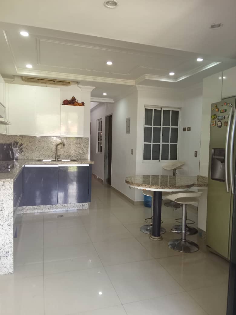 EN VENTA CASA EN URB. VALLE DE ORO