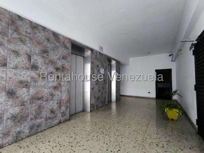 Apartamento en venta en la av. cedeño moderno y céntrico en Valencia Carabobo