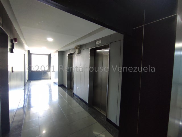 Venta de oficina Torre Stratos Av. Bolivar.  Valencia #22-10419