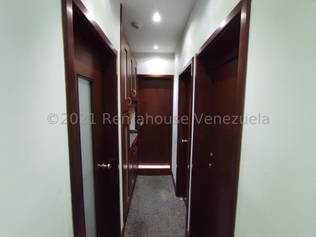 Venta de oficina Torre Stratos Av. Bolivar.  Valencia #22-10419