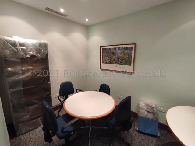 Venta de oficina Torre Stratos Av. Bolivar.  Valencia #22-10419