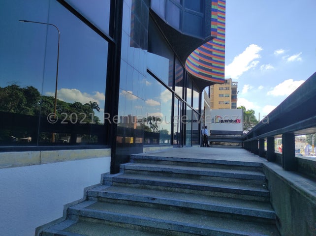 Venta de oficina Torre Stratos Av. Bolivar.  Valencia #22-10419