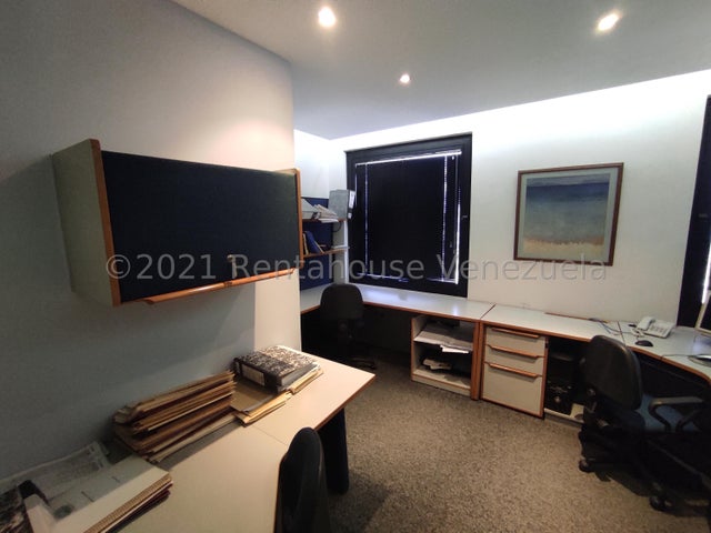 Venta de oficina Torre Stratos Av. Bolivar.  Valencia #22-10419