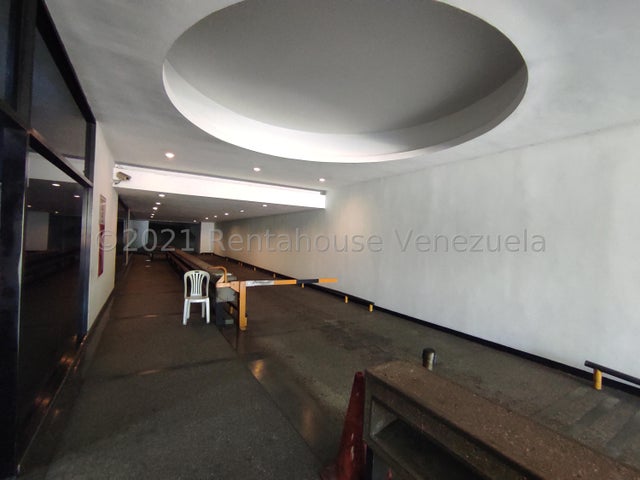 Venta de oficina Torre Stratos Av. Bolivar.  Valencia #22-10419